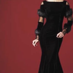 Stunning velvet detailed sleeve long fitted gown🥰